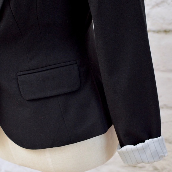 ❌SOLD❌ Black Blazer - Picture 3 of 4